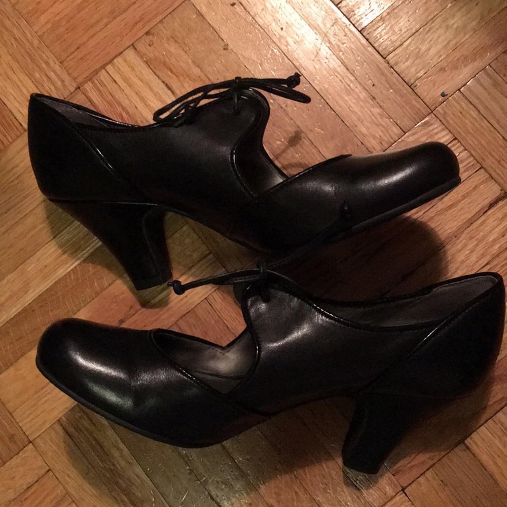 Shoes - Picture 2 of 3